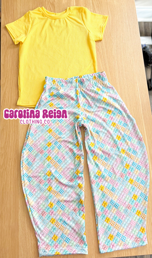 Size yxs (4/5) barrel pants & 5t basic tee , yellow & pastel squares