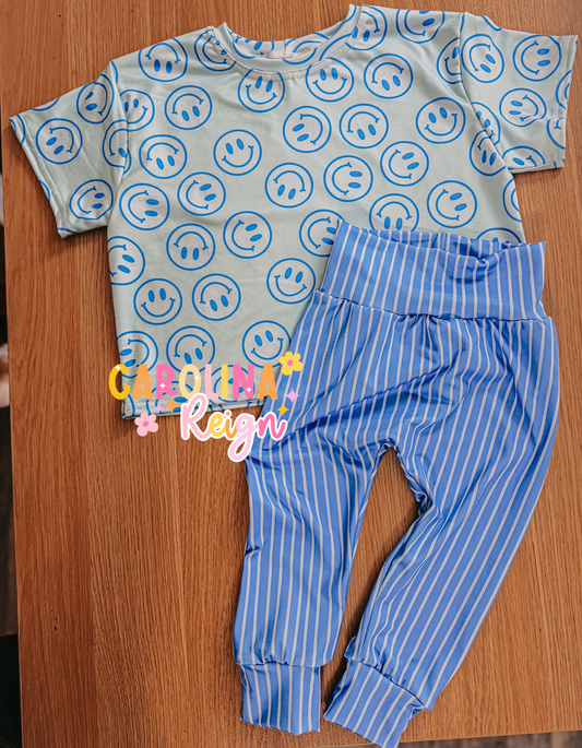 Size 2T set oversize tee & joggers blue smiley
