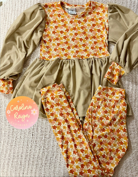 Size 7 beige & floral set