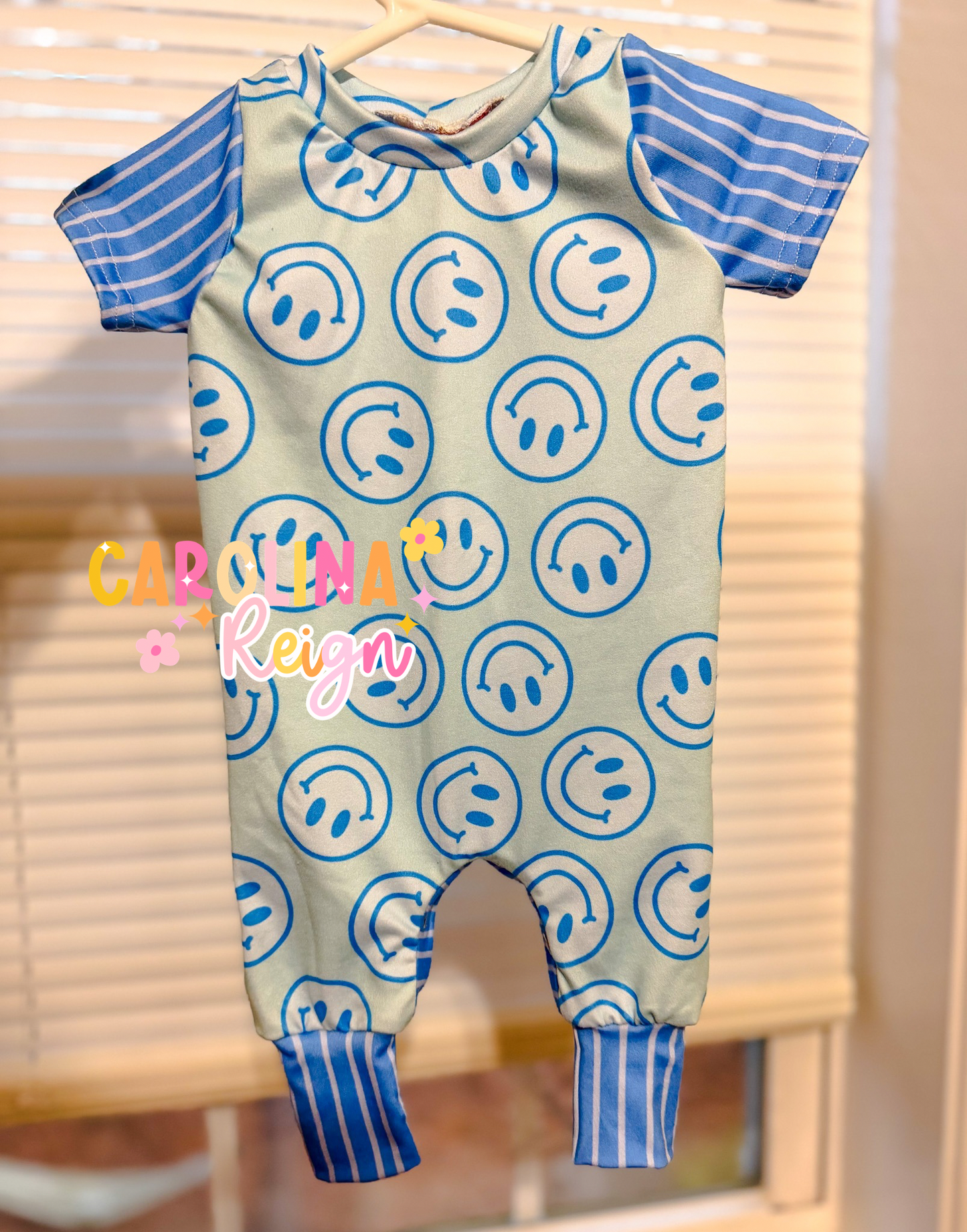 Size 0-3m eldoloris romper with snaps