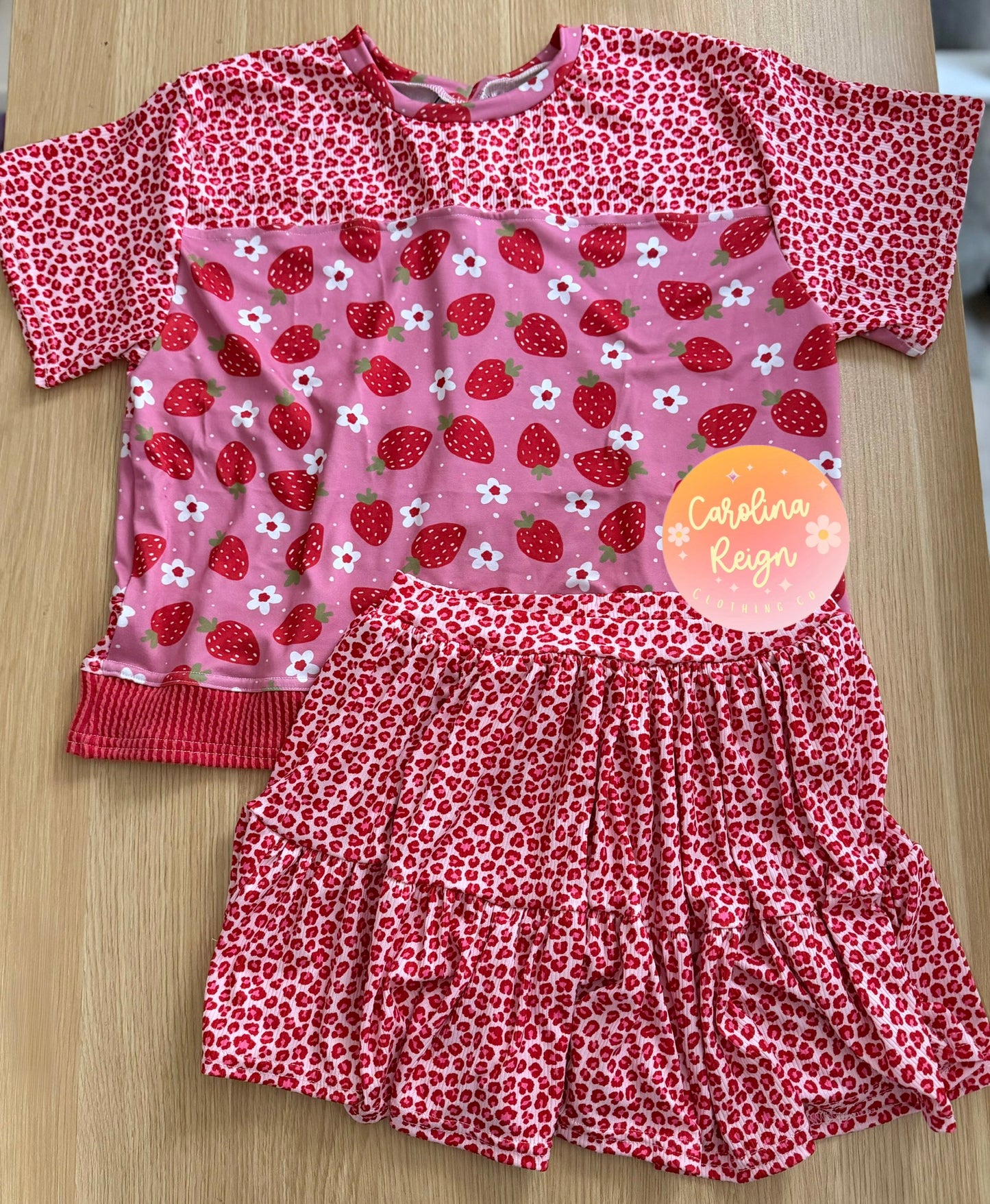 Size 6/7 oversize tee & 6 aurora tiered skort