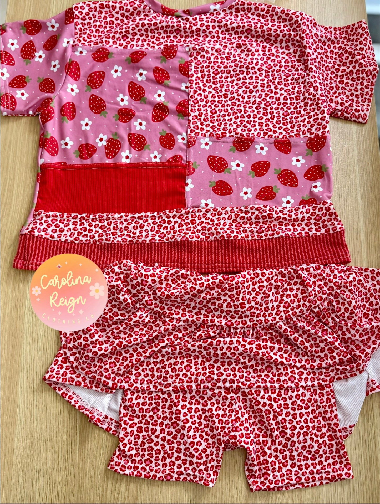 Size 6/7 oversize tee & 6 aurora tiered skort